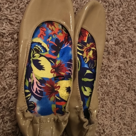 Nude Flats - Picture 2 of 2